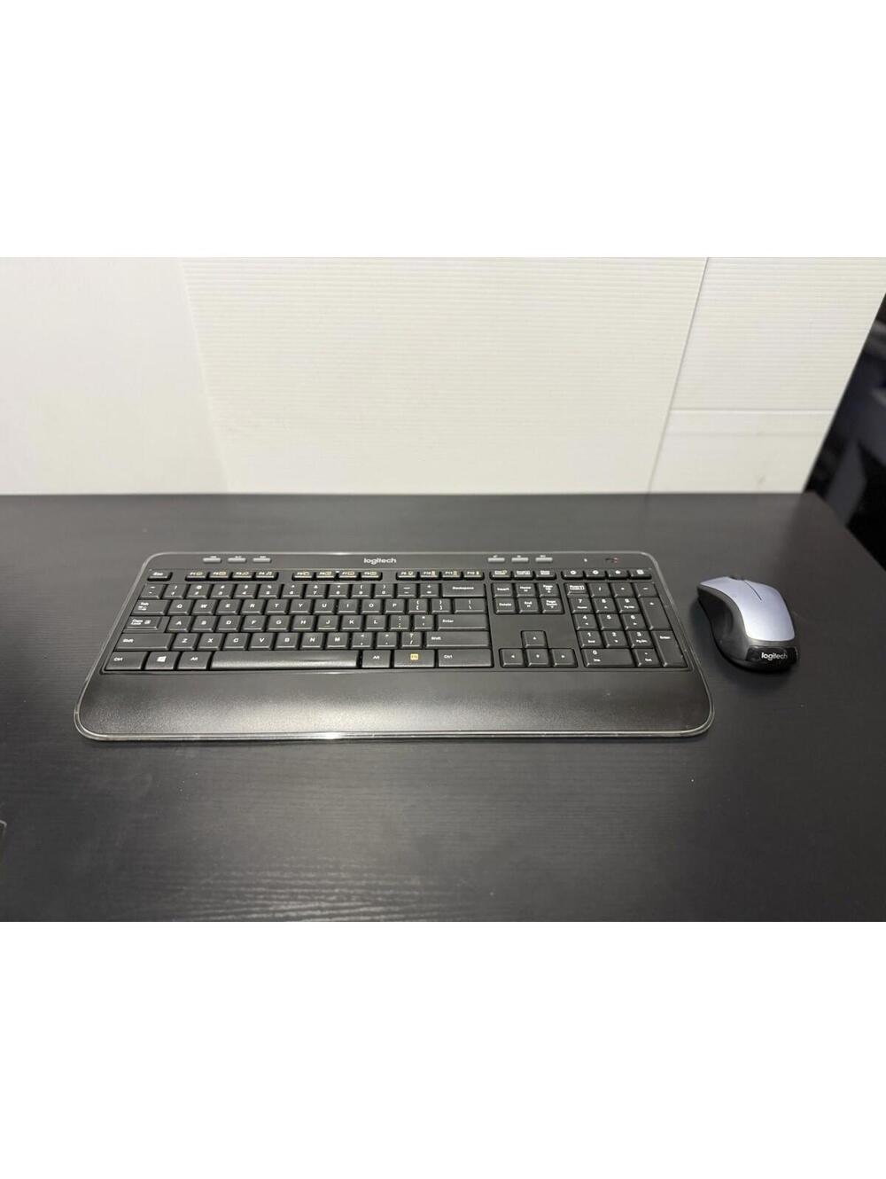 Logitech Wireless Combo Mk520 With Keyboard and Laser Mouse